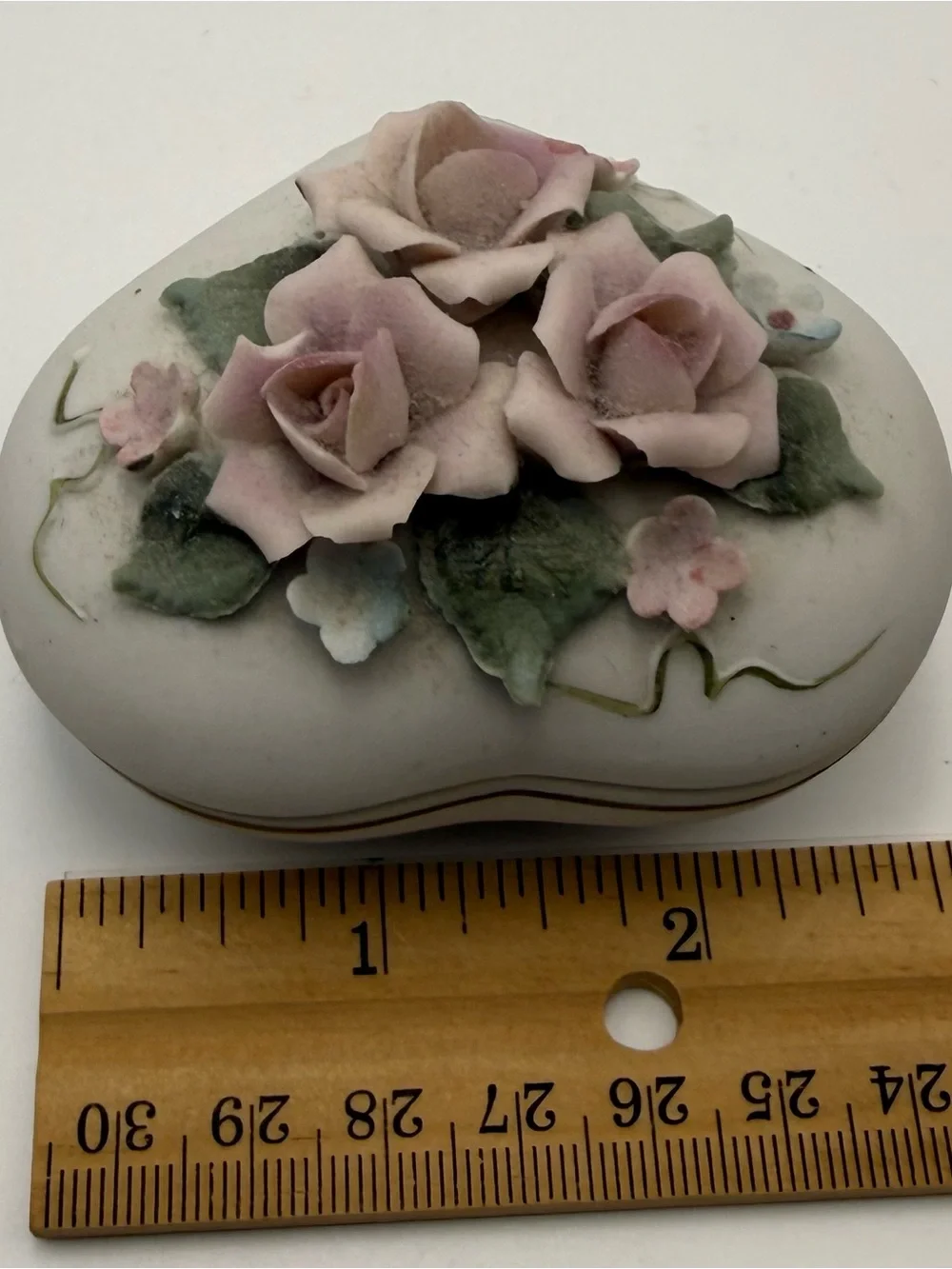 Source Unknown Porcelain Heart Box with Pastel Pink Roses and Green Leaves